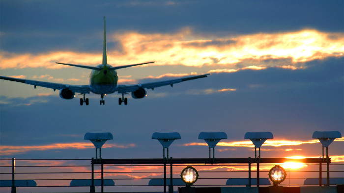 © Jürgen Effner, stock.adobe.com Flugzeug im Landeanflug